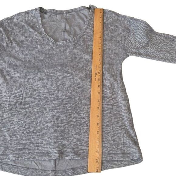 Lululemon Gray‎ Round Neck Thumb Holes Long Sleeves Running Pullover Top Size M - Picture 7 of 9